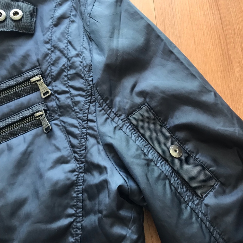 💕⭐️HostPick⭐️💕 🆕 GUESS Jacket - Picture 7 of 7